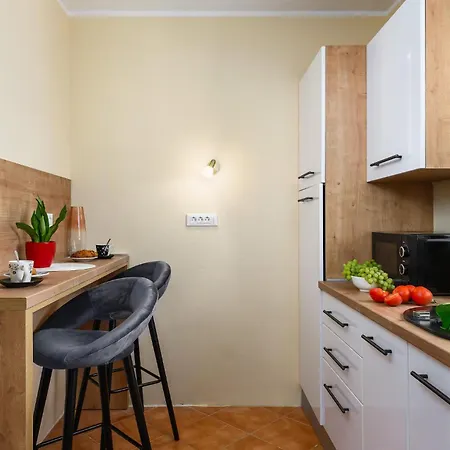 Lovely In Sv,lovrec With Kitchen Vikendica