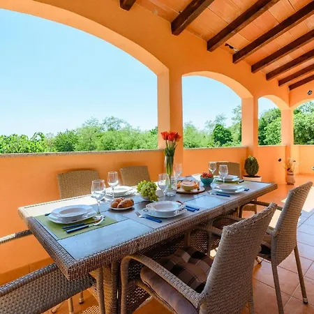Lovely In Sv,lovrec With Kitchen