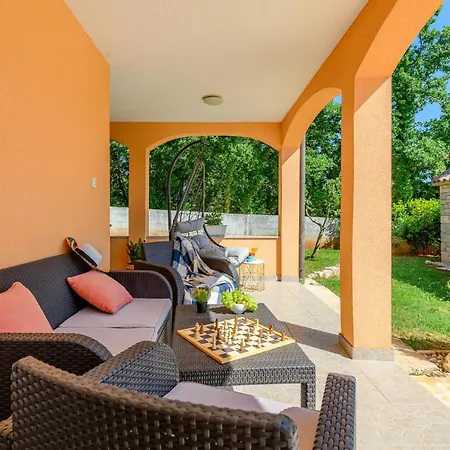 בית נופש Lovely In Sv,lovrec With Kitchen *