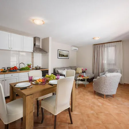 בית נופש Lovely In Sv,lovrec With Kitchen Stifanići