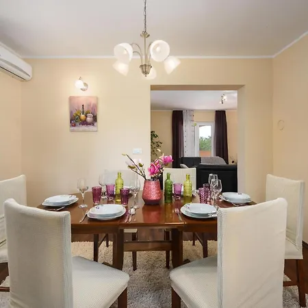 Lovely In Sv,lovrec With Kitchen בית נופש