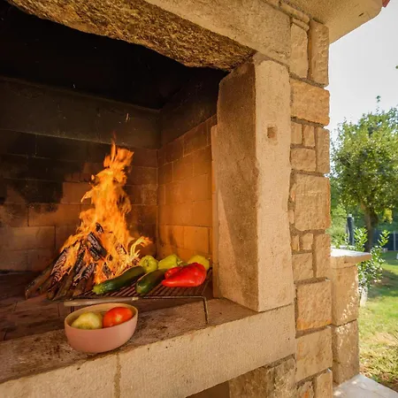 בית נופש Lovely In Sv,lovrec With Kitchen *