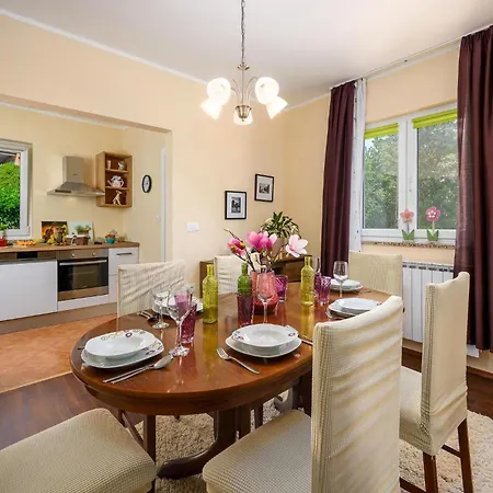 בית נופש Lovely In Sv,lovrec With Kitchen